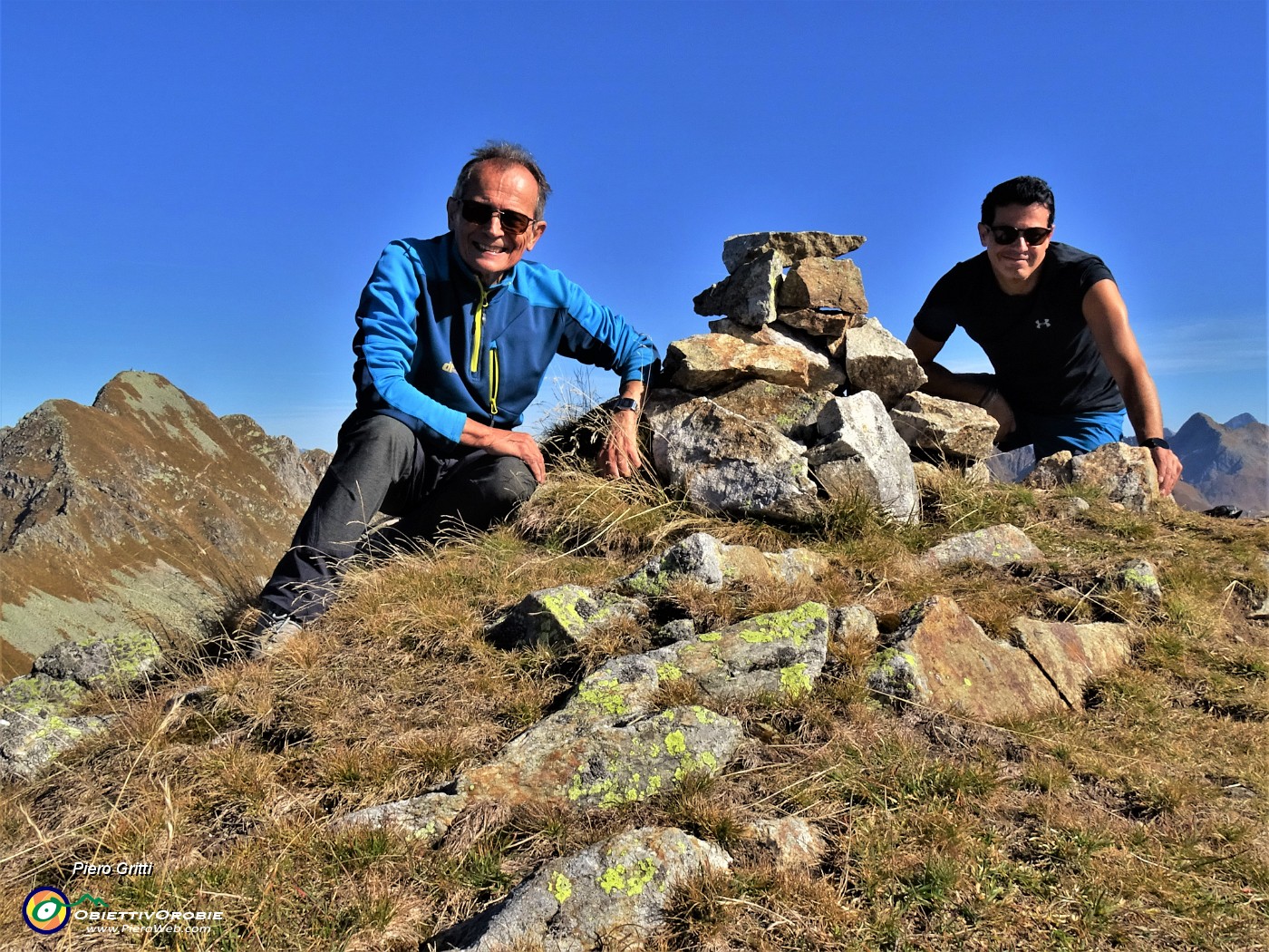 49 In vetta al Valegino (2415 m) con vista in Cima Cadelle da poco salito.JPG